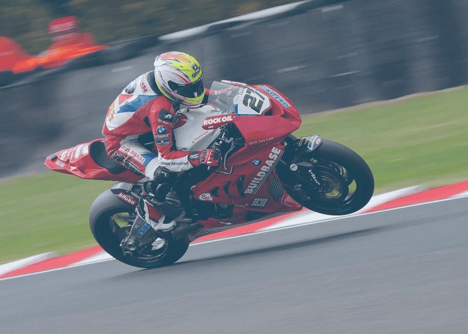 Ein Motorrad als Sinnbild für Expressfrästeile